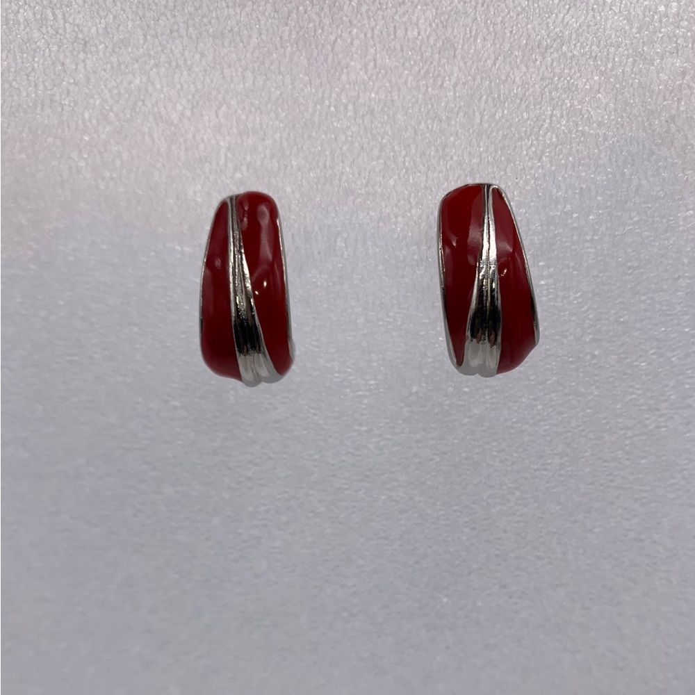 Kitsch Vtg. RETRO Red Enable Pierced Earrings With Silver Plated Texture